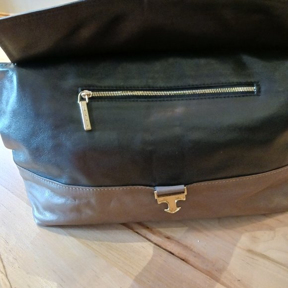 Elegant Two-Tone Leather Handbag - Picture 13 of 15